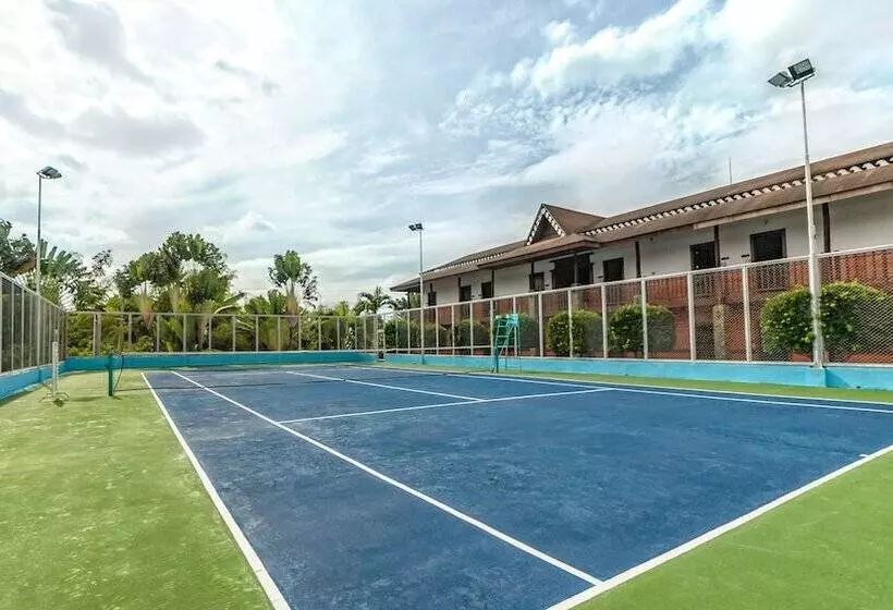 בית מלון כפרי Flushing Meadows Resorts & Playground