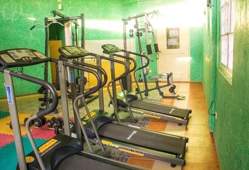 בית מלון כפרי Flushing Meadows Resorts & Playground