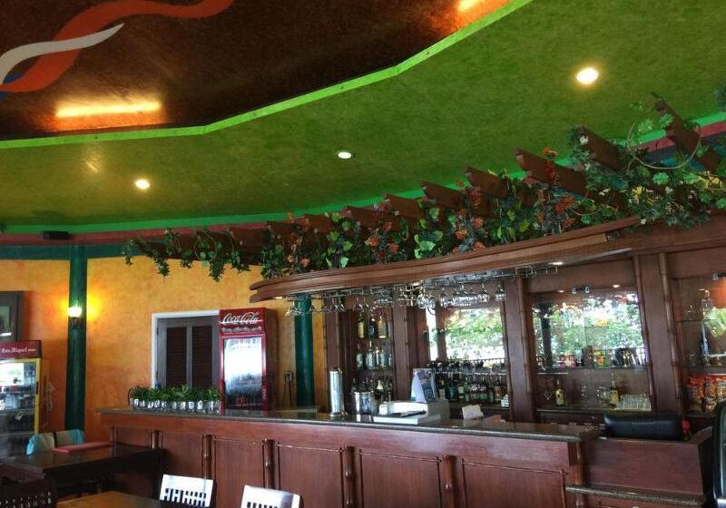 Hotel Flushing Meadows Resorts & Playground