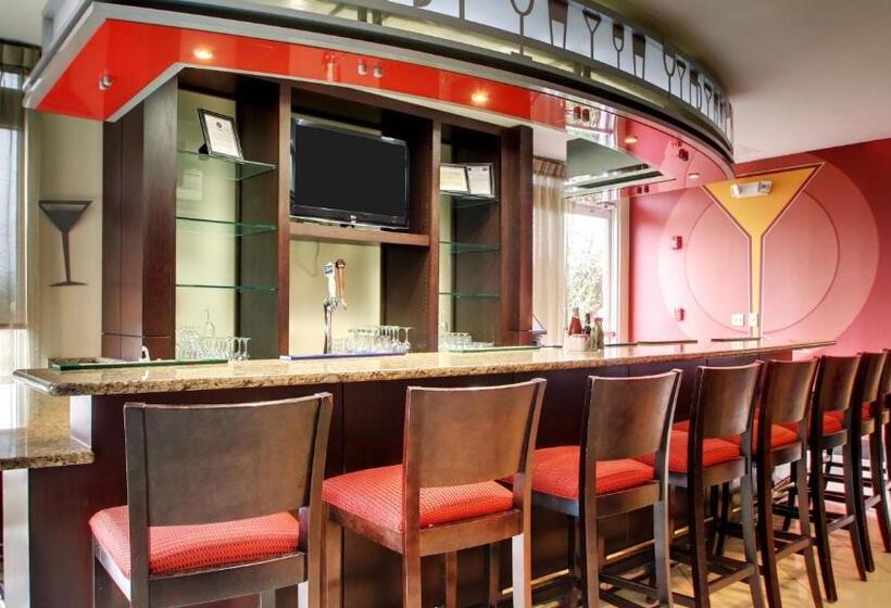 Отель Holiday Inn Meridian East I 59 / I 20