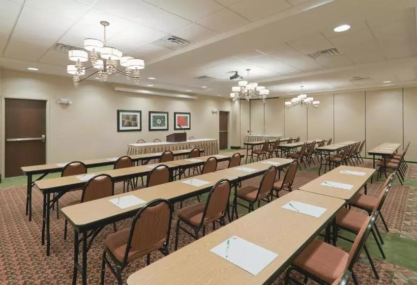 Отель Holiday Inn Meridian East I 59 / I 20