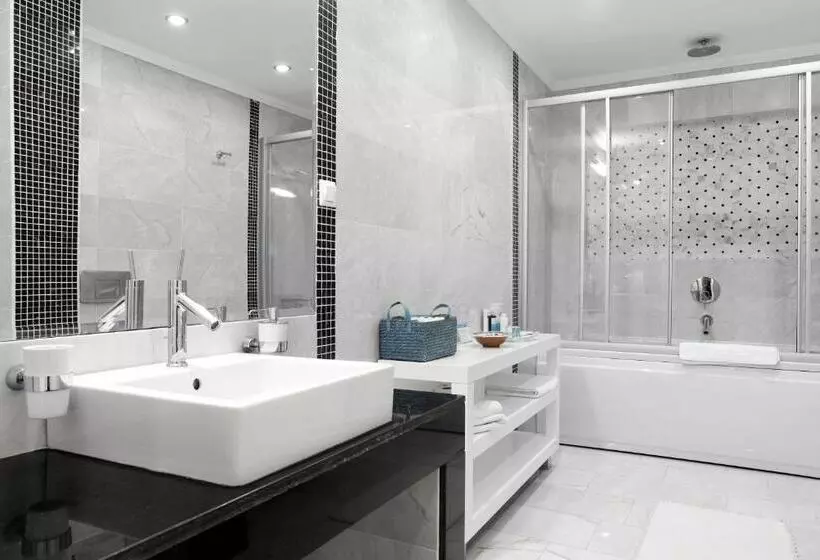 Hotelli Marti Resort Deluxe