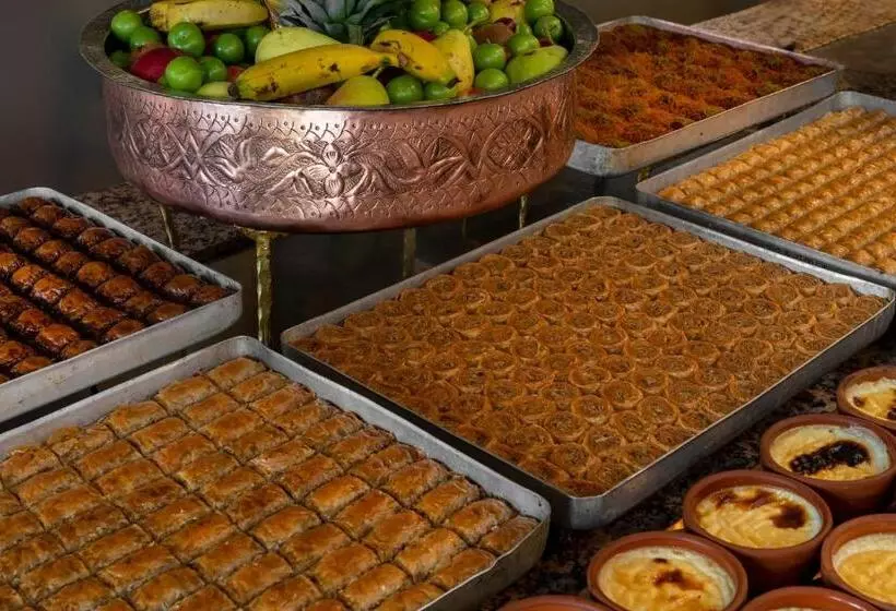 Hotelli Marti Resort Deluxe