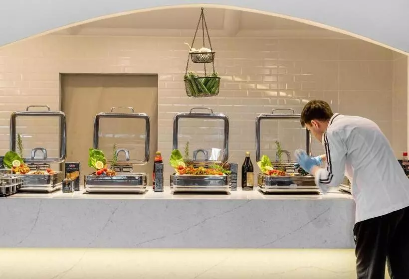 Hotelli Marti Resort Deluxe