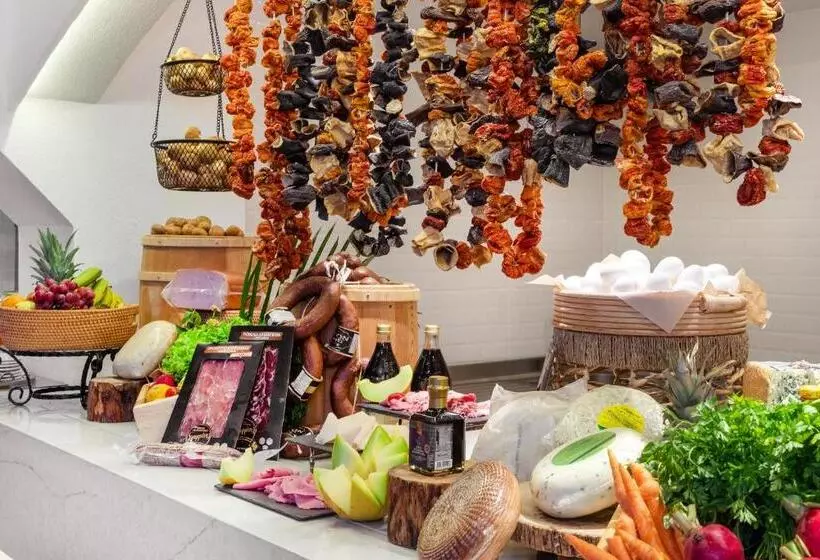 Hotelli Marti Resort Deluxe