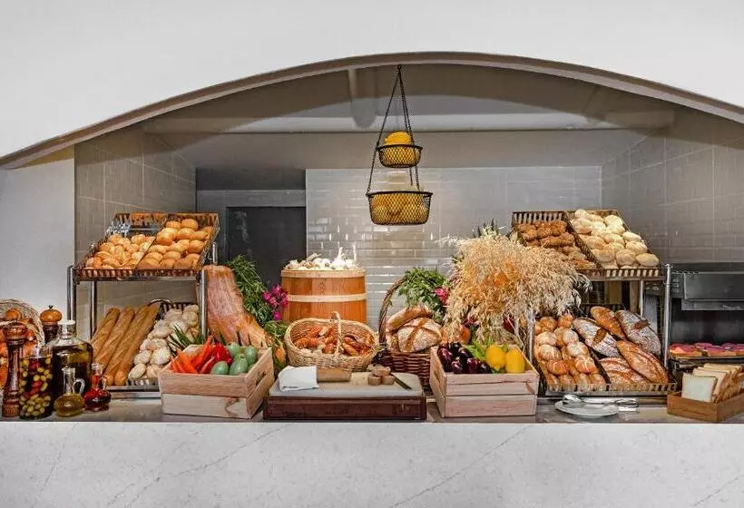 Hotelli Marti Resort Deluxe