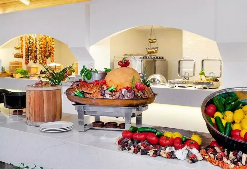 Hotelli Marti Resort Deluxe