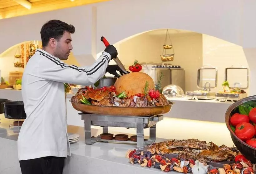 Hotelli Marti Resort Deluxe