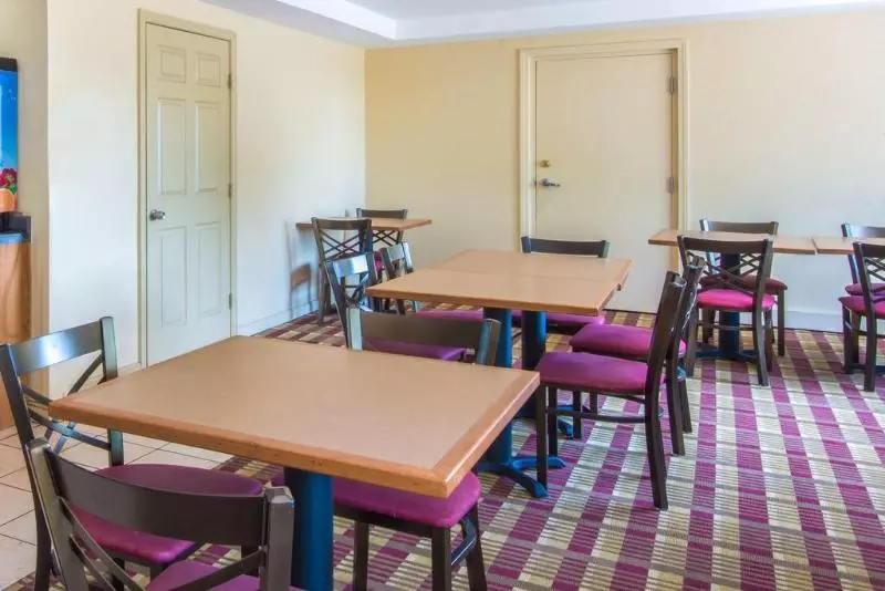 Отель Portland Travelodge