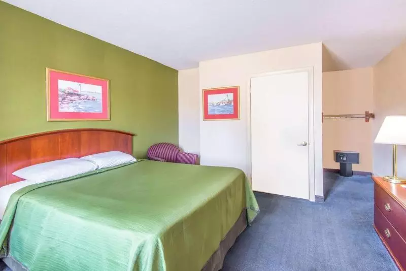 Отель Portland Travelodge