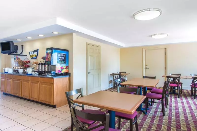 Отель Portland Travelodge