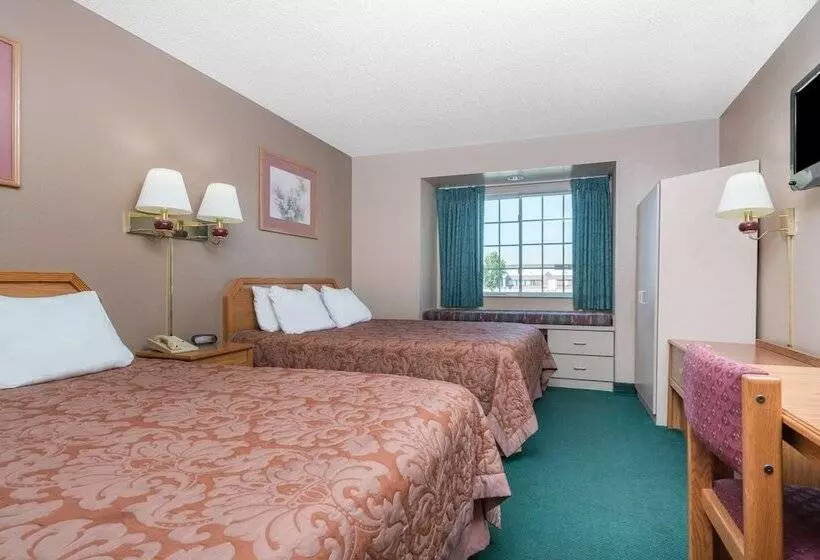 هتل Super 8 By Wyndham Fargo Airport