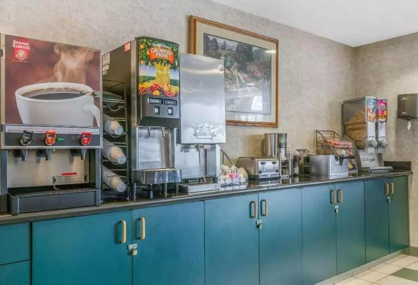 هتل Super 8 By Wyndham Fargo Airport