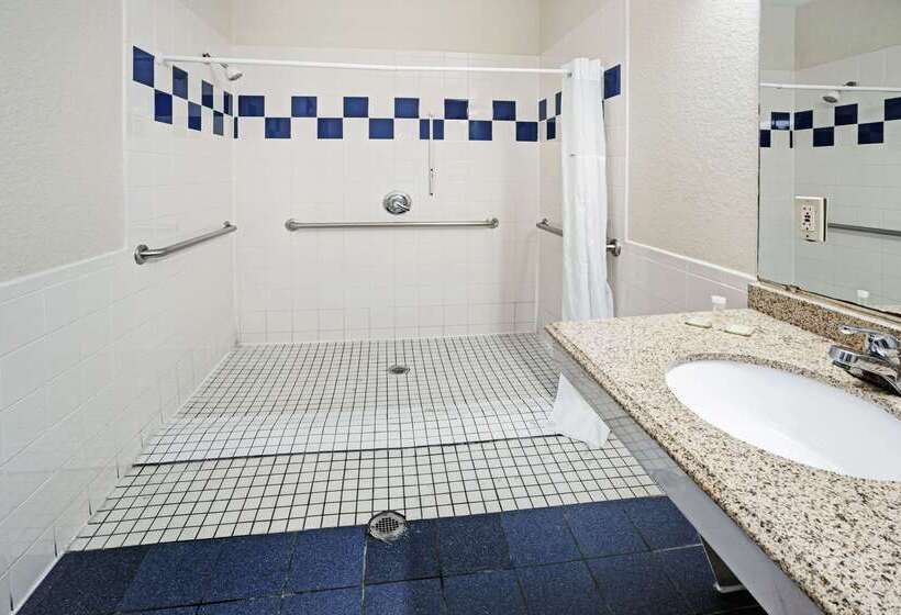 هتل Super 8 By Wyndham Houston Hobby Airport South