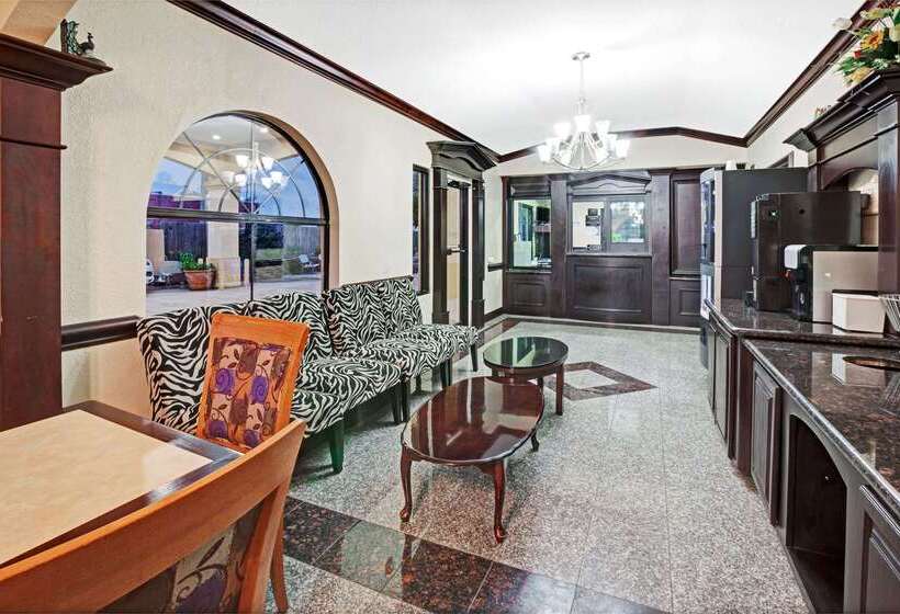 هتل Super 8 By Wyndham Houston Hobby Airport South