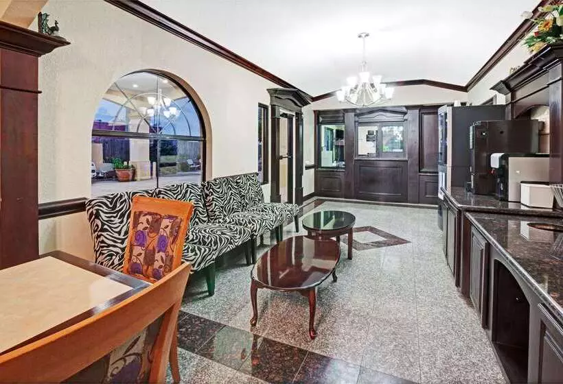 فندق Super 8 By Wyndham Houston Hobby Airport South