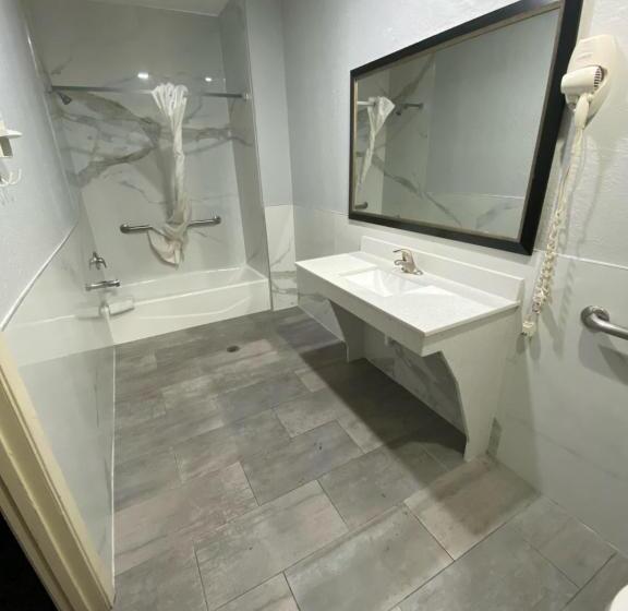 هتل Super 8 By Wyndham Houston Hobby Airport South