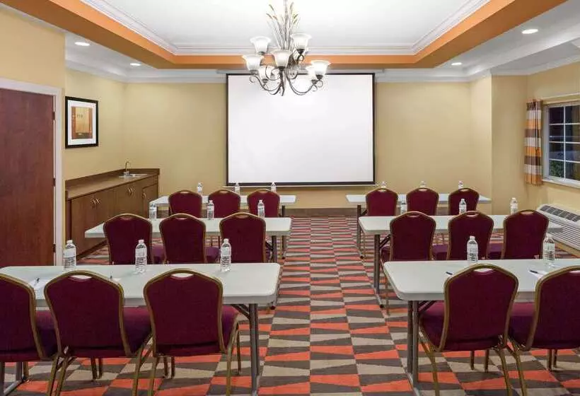 Microtel Inn & Suites By Wyndham Greenville/university Medic