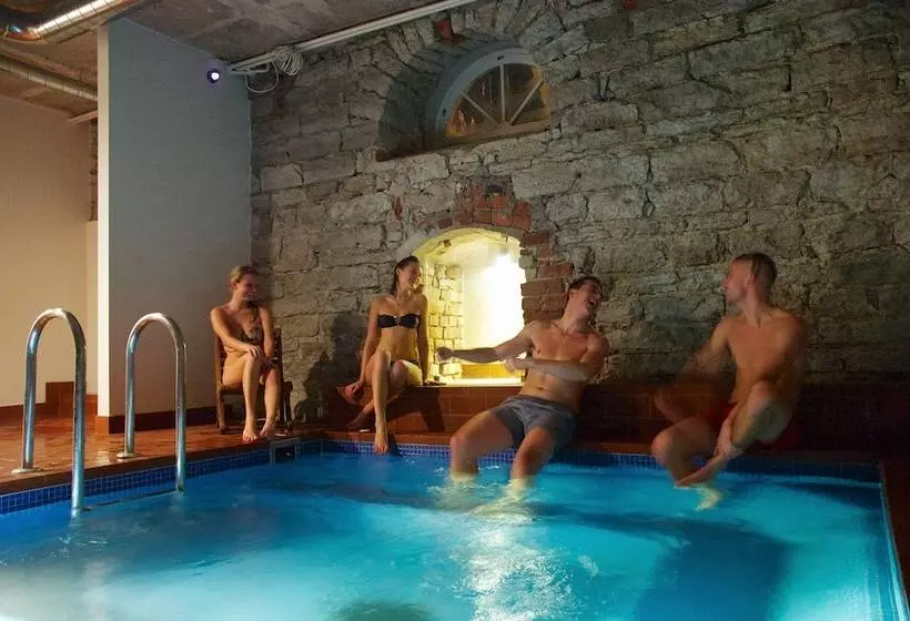 هاستل 16eur Fat Margaret S