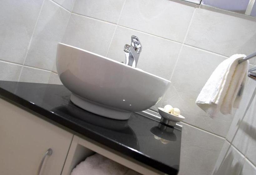 Отель L Auberge Noosa