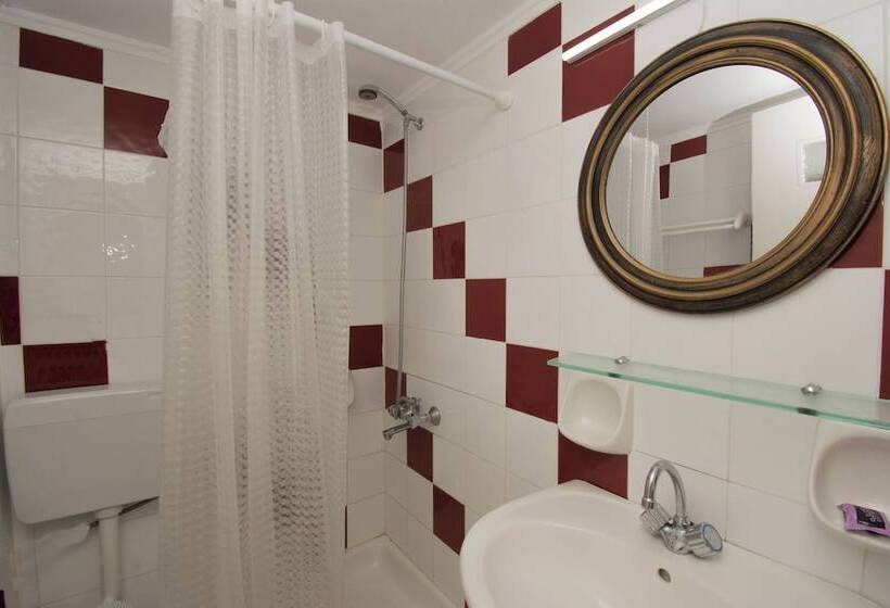 Rena Apartments By Checkin