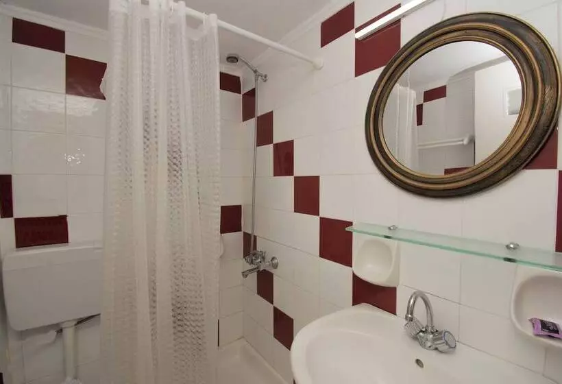 Rena Apartments By Checkin