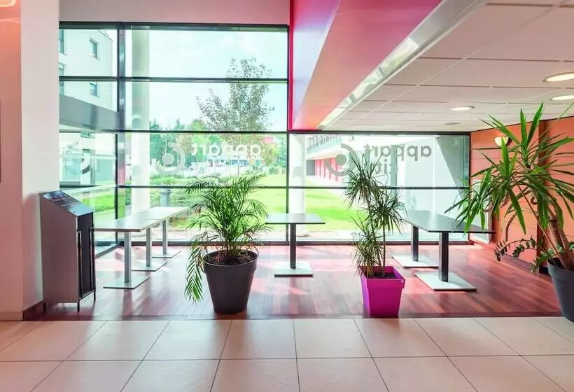 Comfort Aparthotel Versailles, St Cyr L Ecole