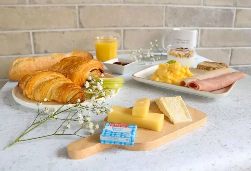 Comfort Aparthotel Versailles, St Cyr L Ecole