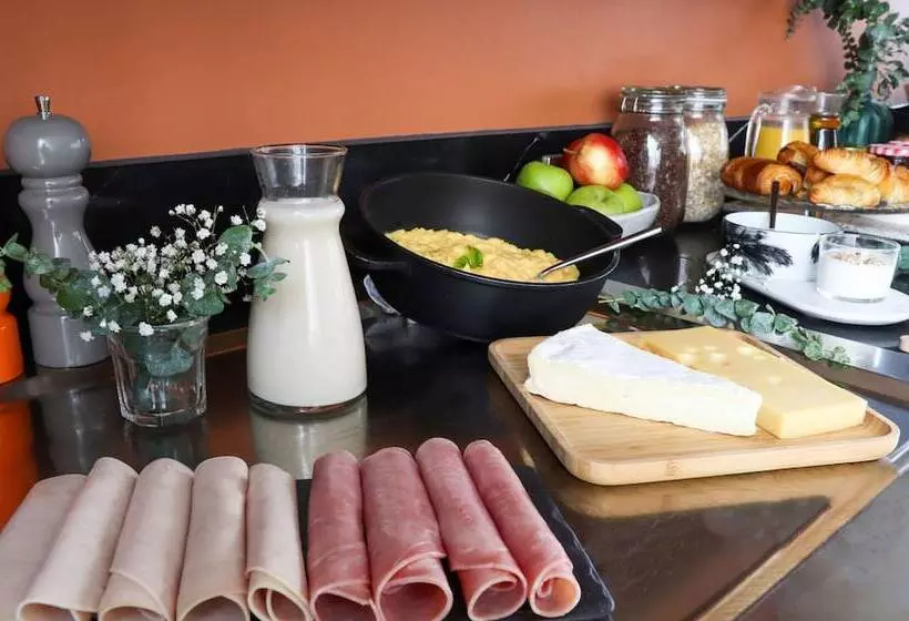 Comfort Aparthotel Versailles, St Cyr L Ecole