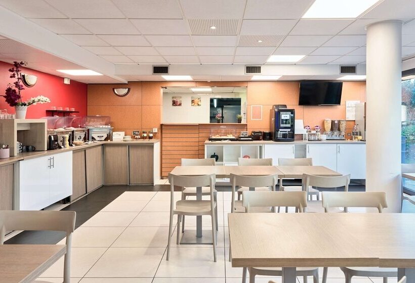 Comfort Aparthotel Versailles, St Cyr L Ecole