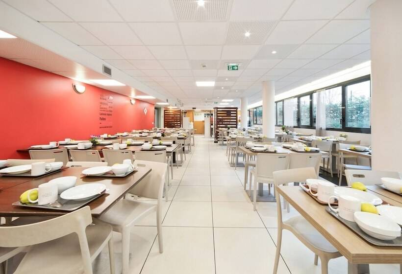 Comfort Aparthotel Versailles, St Cyr L Ecole