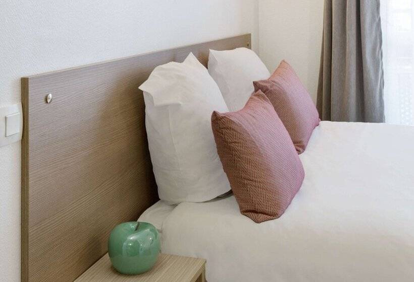 Comfort Aparthotel Versailles, St Cyr L Ecole