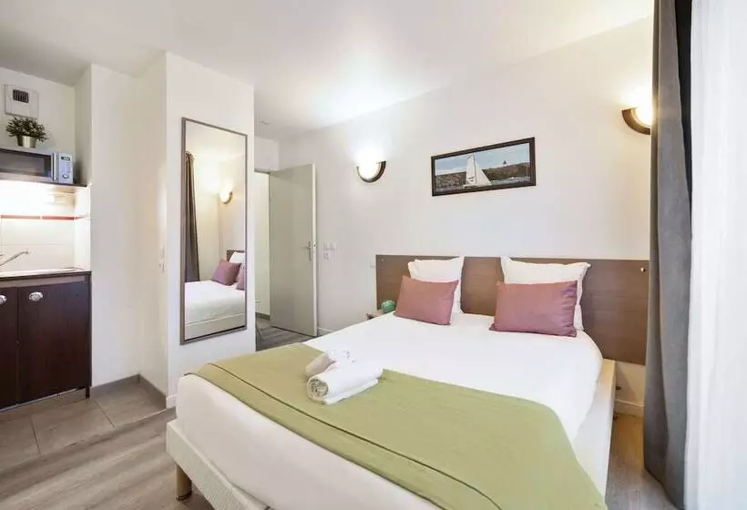 Comfort Aparthotel Versailles, St Cyr L Ecole