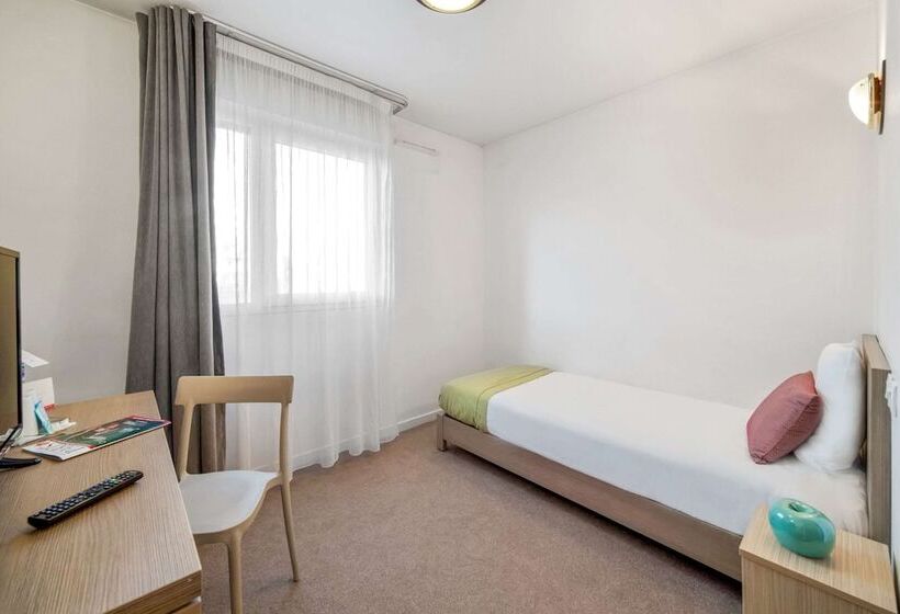 Comfort Aparthotel Versailles, St Cyr L Ecole