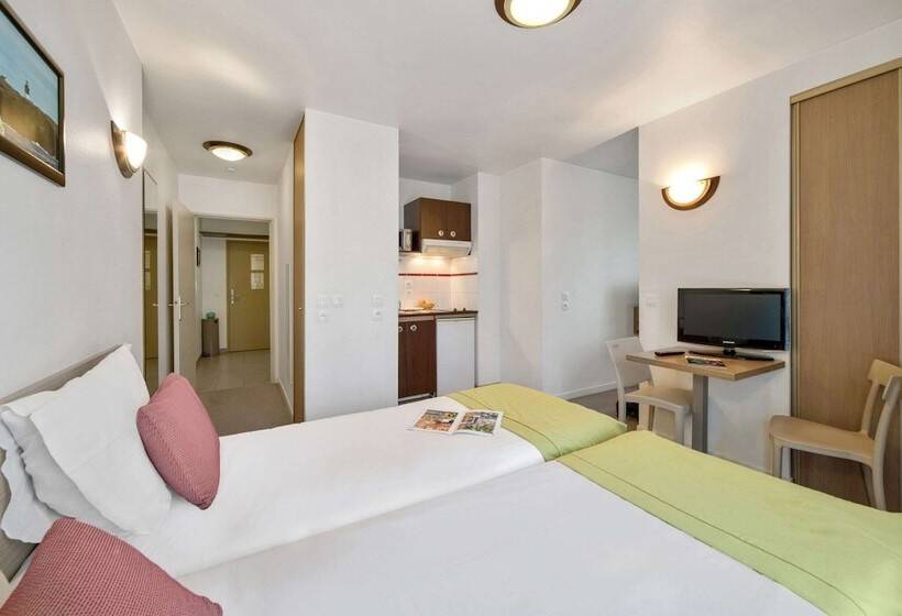 Comfort Aparthotel Versailles, St Cyr L Ecole