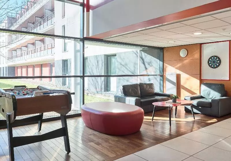 Comfort Aparthotel Versailles, St Cyr L Ecole