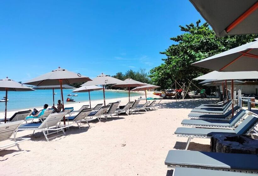 هتل Bay Beach Resort