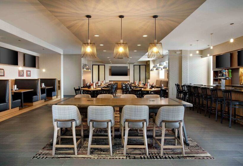 فندق Doubletree By Hilton Chicago Midway Airport