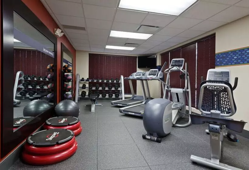 酒店 Hampton Inn & Suites Grove City