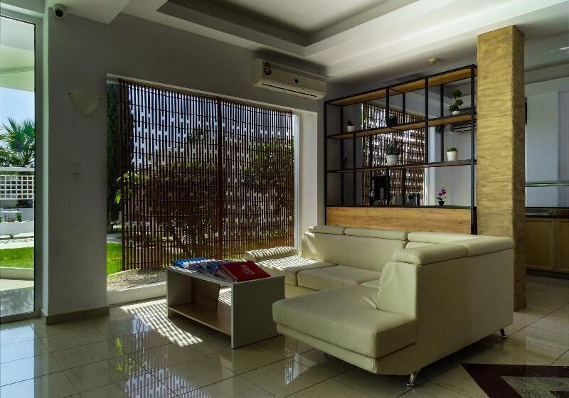 هتل Lido Star Beach