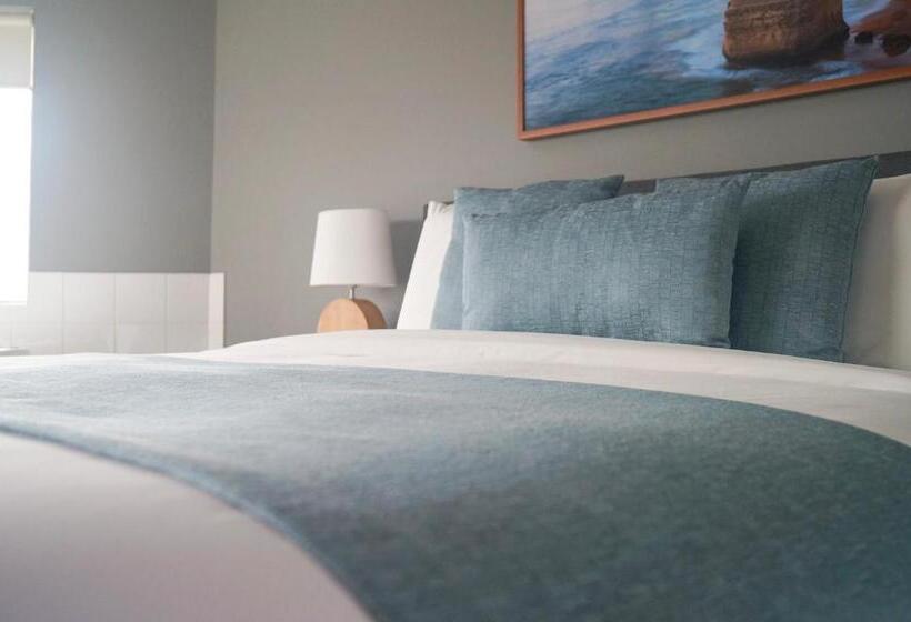 בית מלון כפרי Waves Luxury Suites