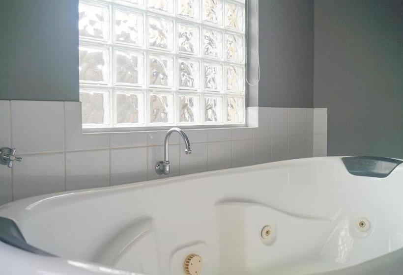 בית מלון כפרי Waves Luxury Suites