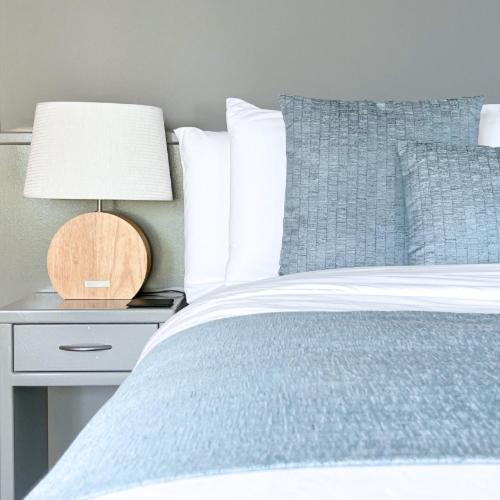 בית מלון כפרי Waves Luxury Suites