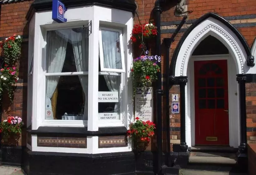 פנסיון Emsley Guest House