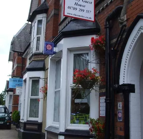 פנסיון Emsley Guest House