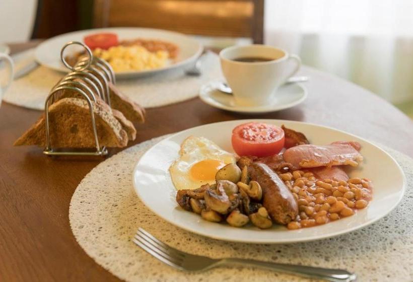 بنسيون Emsley Guest House