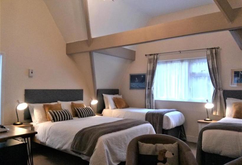 بنسيون Emsley Guest House