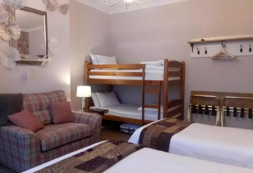 פנסיון Emsley Guest House