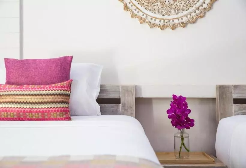 בית מלון כפרי Arkbar Beach Club