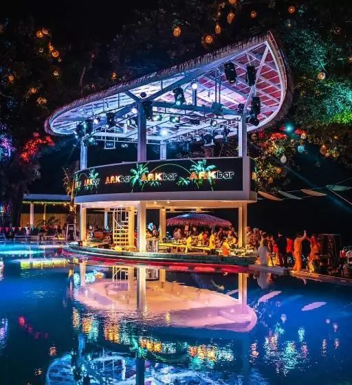 בית מלון כפרי Arkbar Beach Club